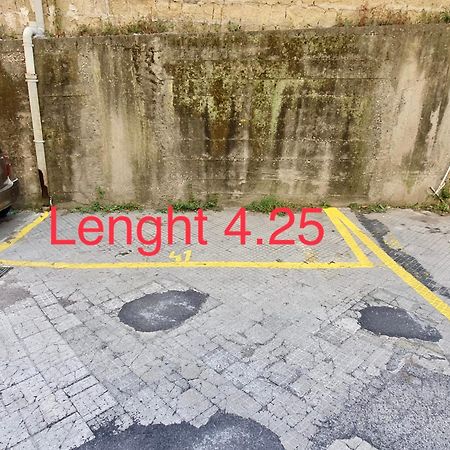 Hostly - Vittoria House - Near The Center With Private Parking Apartment Napoli Exterior foto