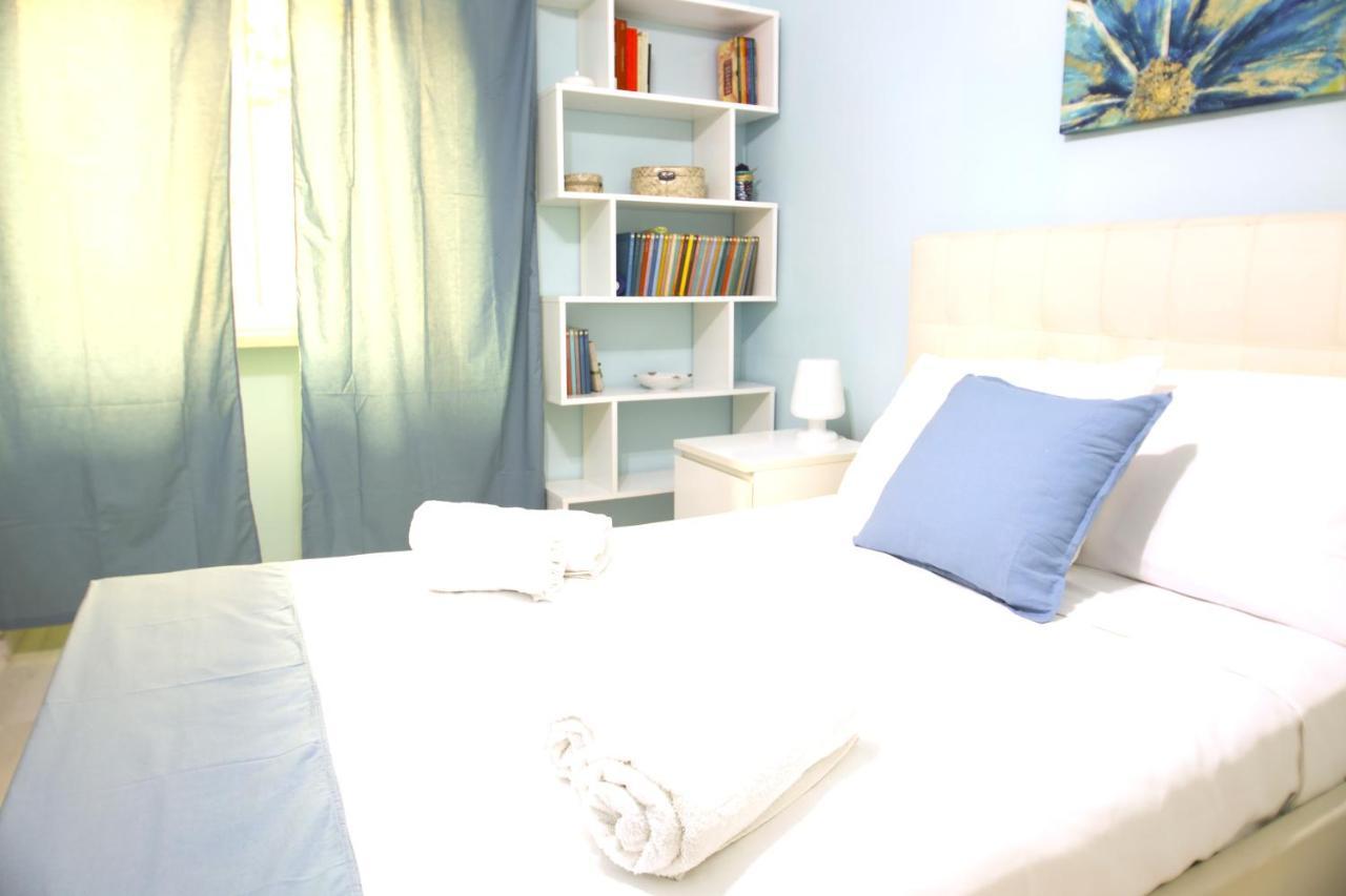 Hostly - Vittoria House - Near The Center With Private Parking Apartment Napoli Exterior foto