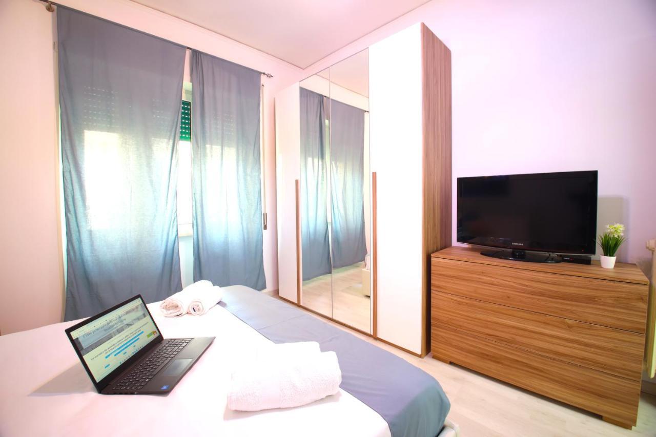 Hostly - Vittoria House - Near The Center With Private Parking Apartment Napoli Exterior foto