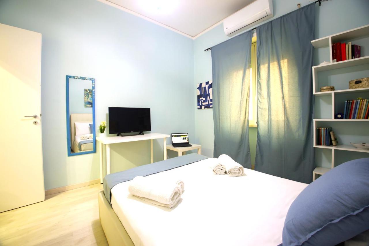 Hostly - Vittoria House - Near The Center With Private Parking Apartment Napoli Exterior foto
