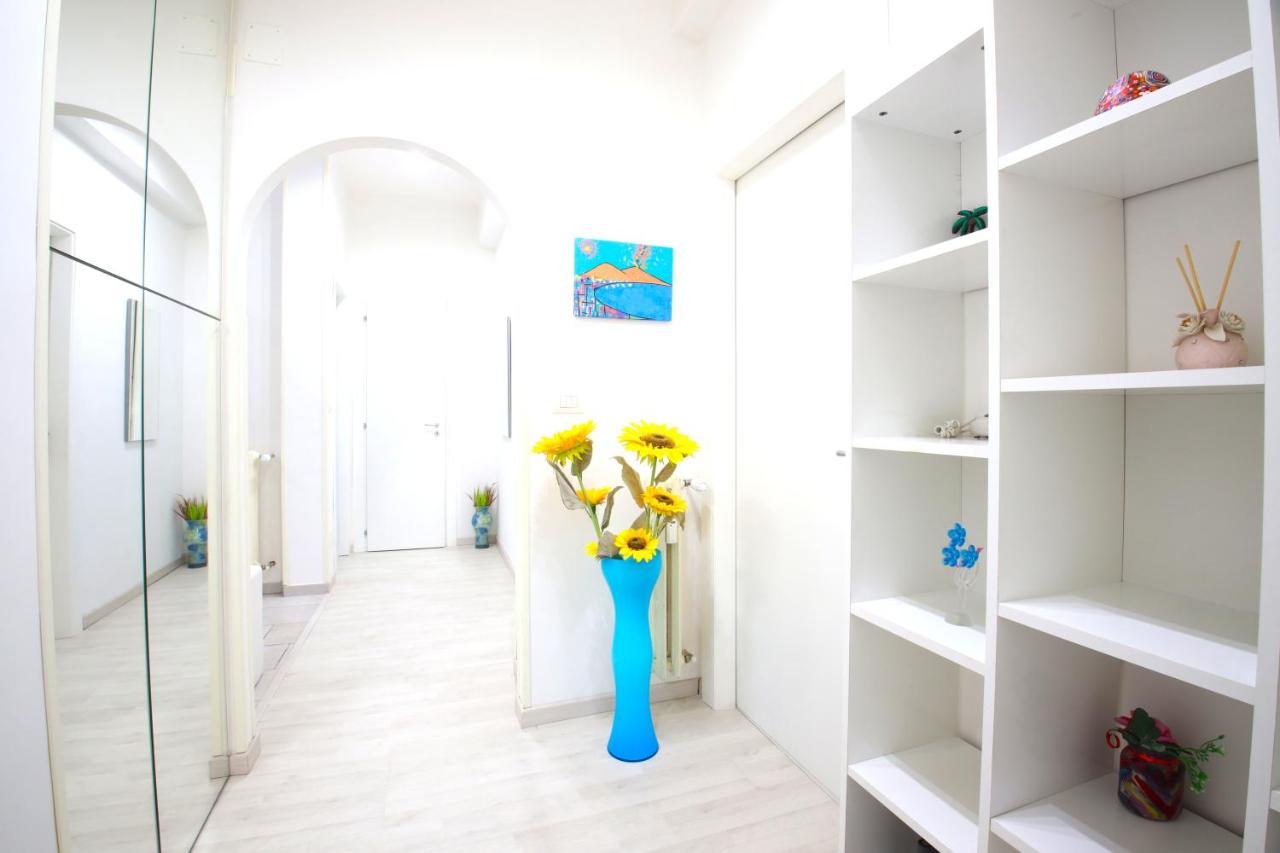 Hostly - Vittoria House - Near The Center With Private Parking Apartment Napoli Exterior foto