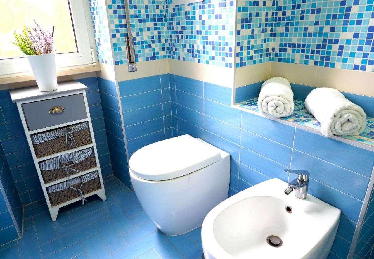 Hostly - Vittoria House - Near The Center With Private Parking Apartment Napoli Exterior foto