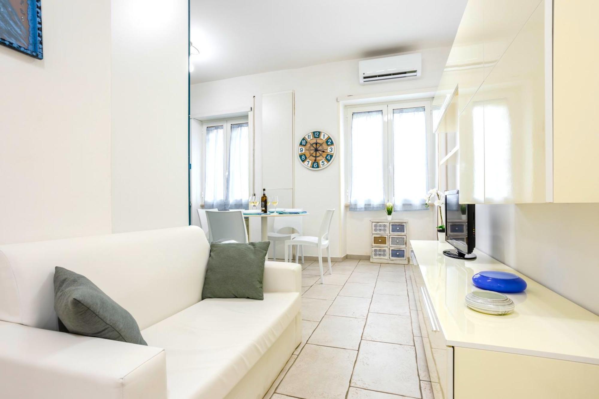 Hostly - Vittoria House - Near The Center With Private Parking Apartment Napoli Exterior foto