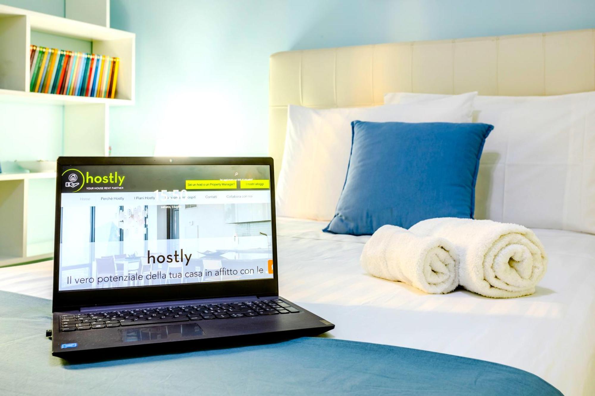 Hostly - Vittoria House - Near The Center With Private Parking Apartment Napoli Exterior foto