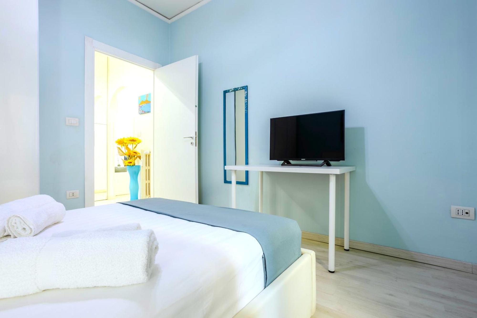 Hostly - Vittoria House - Near The Center With Private Parking Apartment Napoli Exterior foto