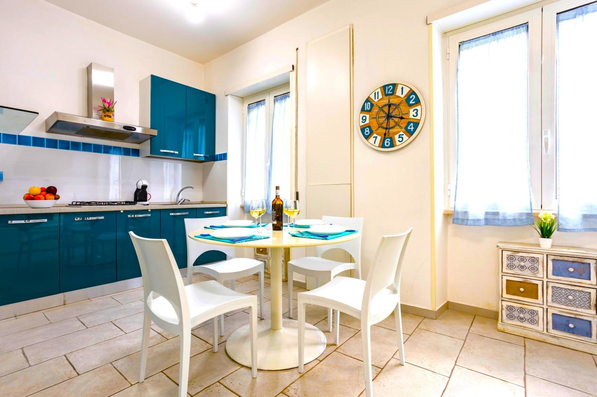 Hostly - Vittoria House - Near The Center With Private Parking Apartment Napoli Exterior foto