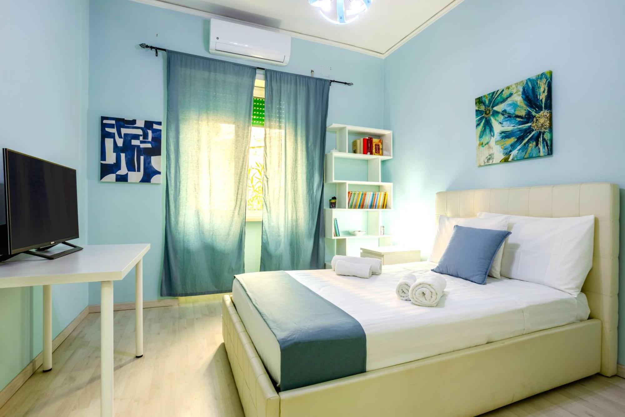 Hostly - Vittoria House - Near The Center With Private Parking Apartment Napoli Exterior foto